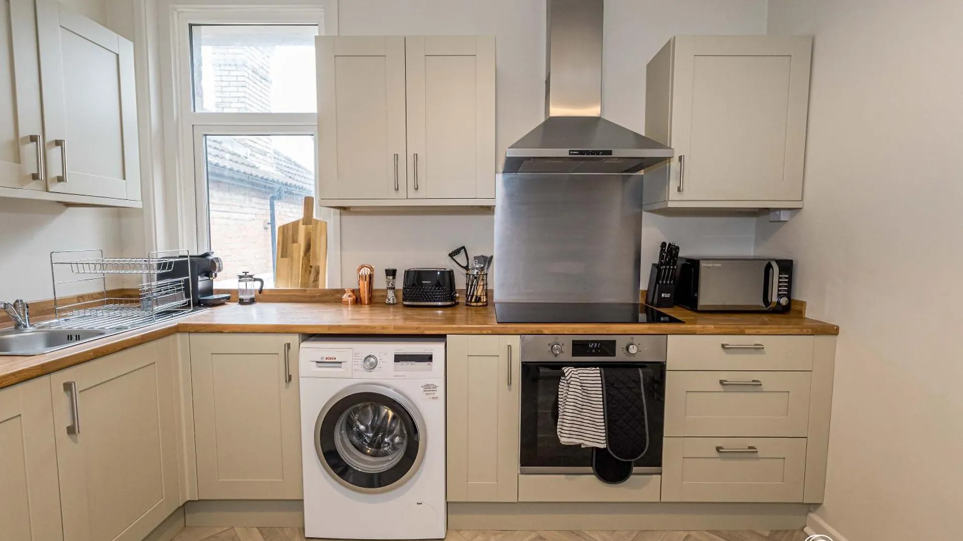 Parkstone Central By Grandeur Property Poole 0*,